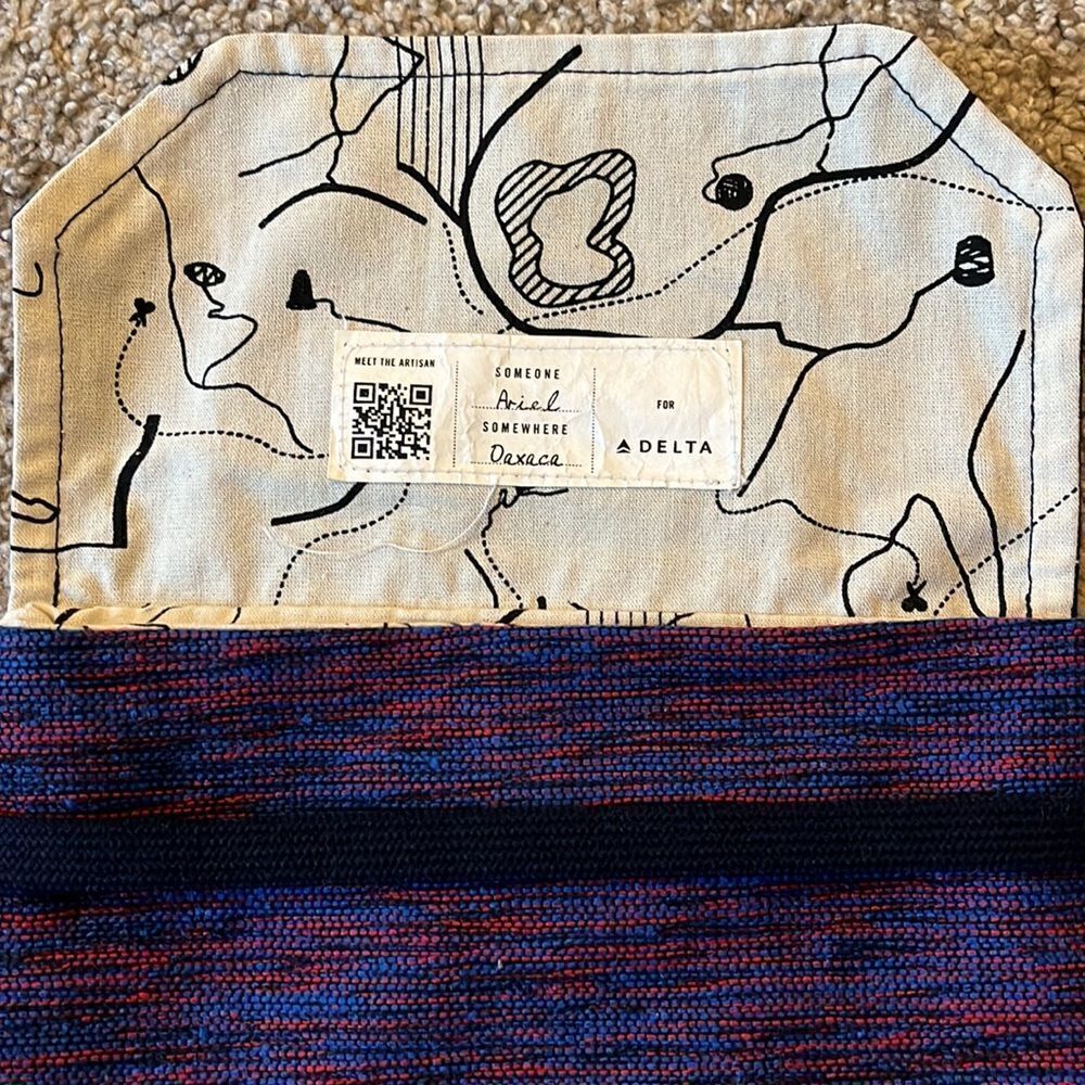Small Pouch  - Picture 3 of 8